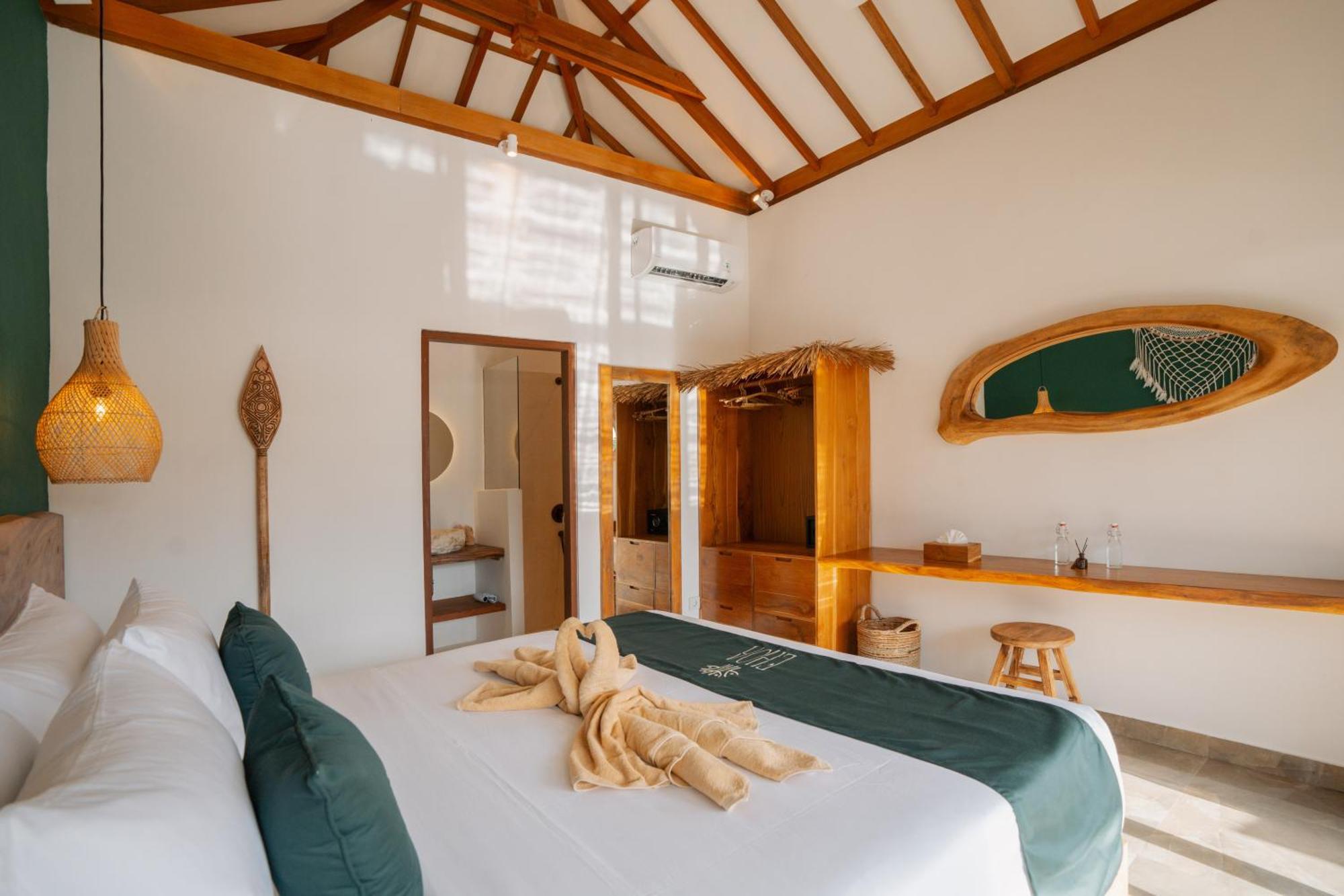 Ehoa Bali Nyanyi Boutique Hotel - In Front Of Entrance To Nuanu タナロット エクステリア 写真
